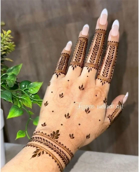 Flowing Symmetry On Cluster Back Finger Mehndi Design
